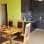 Rezidenca E Kalter Appartamento